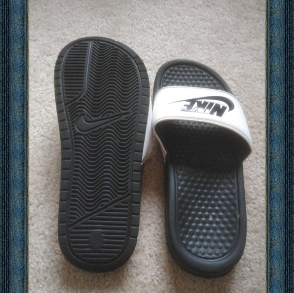 Nike Sliders - Picture 3 of 5